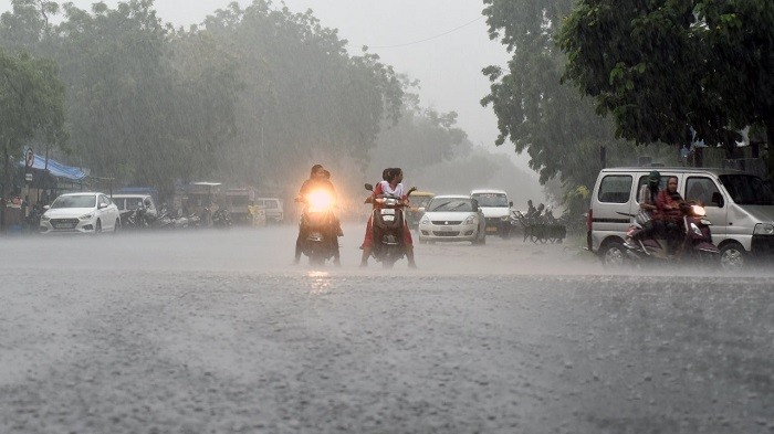 The Indian Meteorological Department (IMD) on Friday sounded a Red Alert, signalling extremely heavy rains, in parts of India's western states of Gujarat and Maharashtra over the next two days.