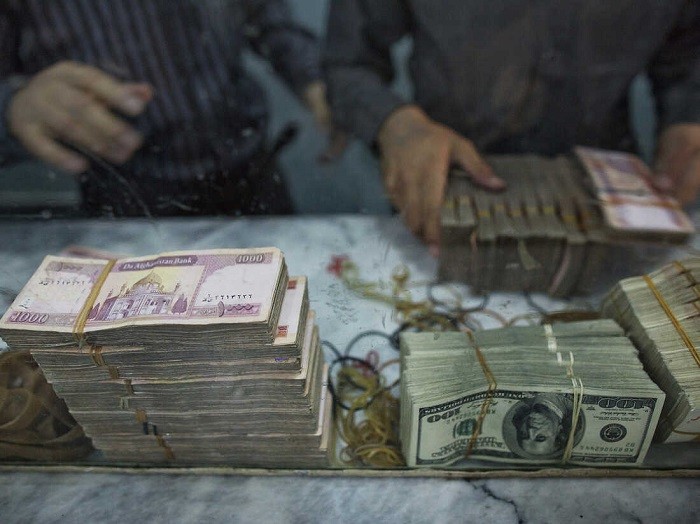 Afghanistan's central bank Da Afghanistan Bank (DAB) sold 14 million USD by auction on Monday to stabilize the exchange rate of the national currency afghani, the bank said in a statement.