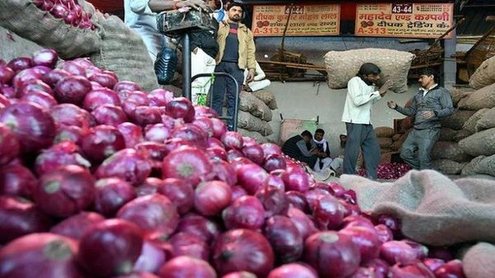 Indian Commerce Minister Piyush Goyal said on Tuesday that the government has decided to procure half a million tons of onion buffer stock instead of the previously-planned 300,000 tons for the welfare of farmers.