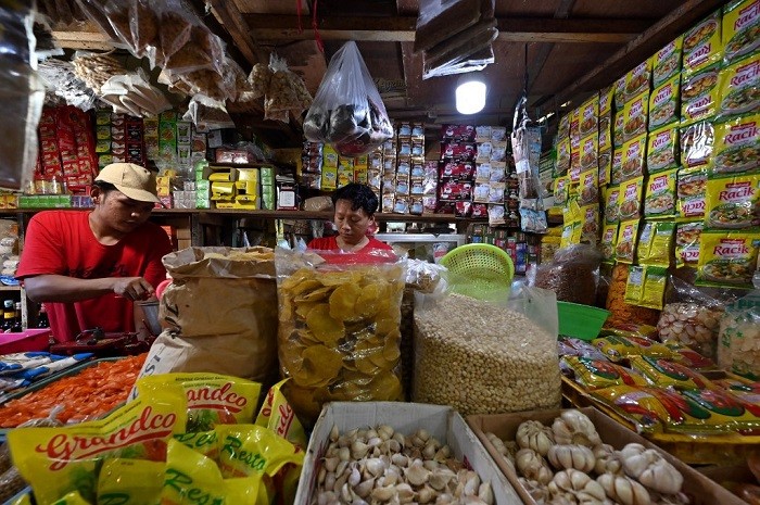 Indonesia's inflation rate for August rose from the previous month's 3.08 percent to 3.27 percent, both of which were within the goal range of 2 to 4 percent set by the central bank.