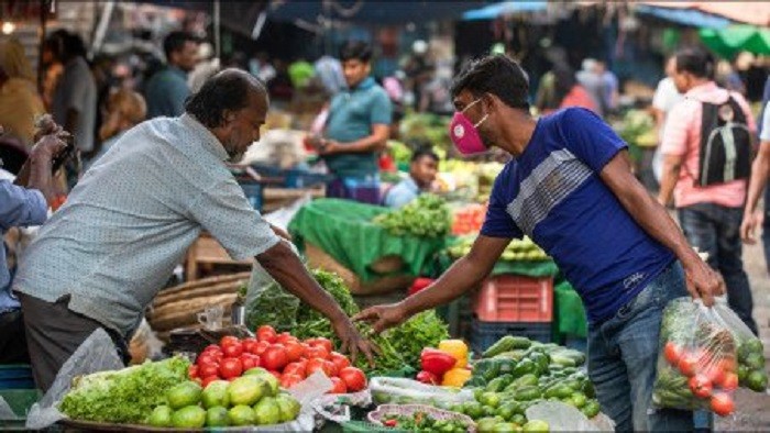 Bangladesh's inflation increased to 9.92 percent in August, from 9.69 percent the previous month, driven by higher food prices, the country's statistics agency reported Sunday.