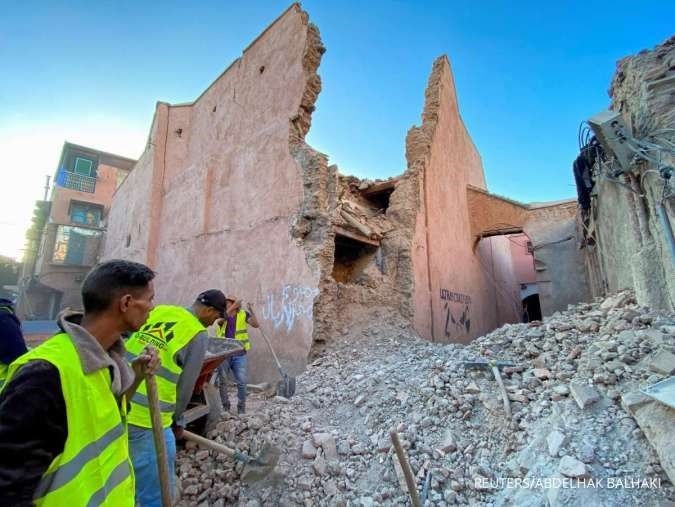 Rescuers hunt for survivors of Morocco quake with over 2,000 dead.