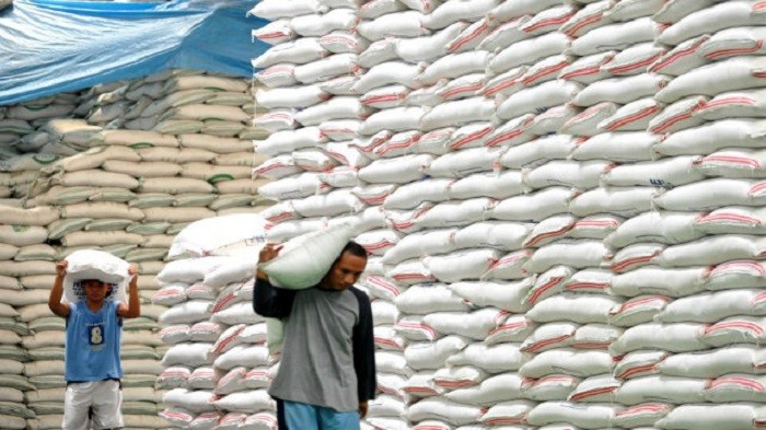 The rice supply in the Philippines is sufficient through the first half of this year, ensuring the stable price of the country's main food staple, an agriculture official said on Thursday.