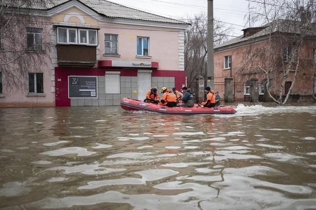 More than 13,000 residential buildings have been flooded in parts of Russia, local media reported Wednesday. Most of the flooded areas are in the Orenburg region, where 12,800 houses were inundated, TASS news agency reported, citing the operational services.