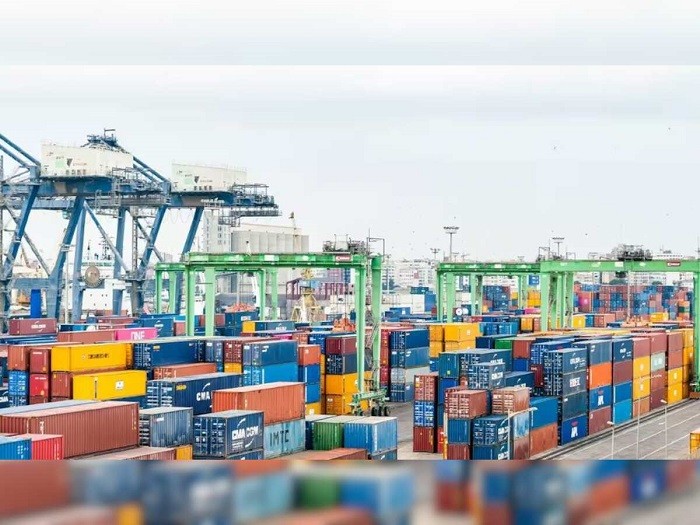 The volume of global trade in merchandise should increase by 2.6 percent this year, the World Trade Organization (WTO) said in its annual trade statistics and outlook report published on Wednesday.