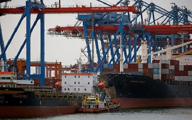 Indonesia registered a trade balance surplus of 4.47 billion USD in March, surging from 870 million dollars in the previous month, Statistics Indonesia (BPS) reported on Monday.