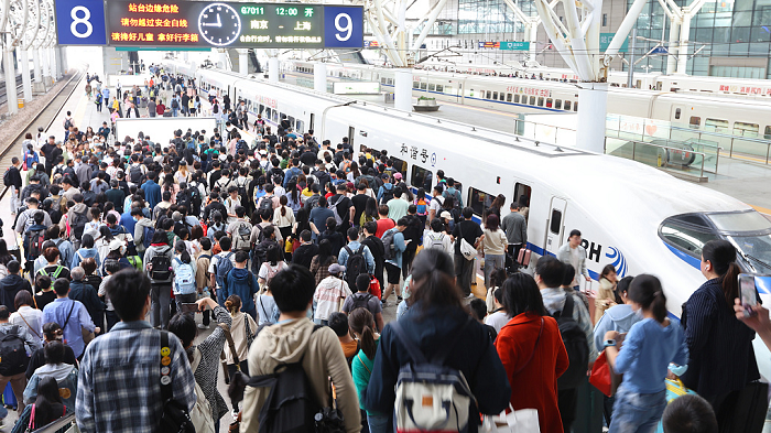 Over 1.3 billion passenger trips were handled by China's transportation sectors during the just-concluded May Day holiday, up 2.1 percent from a year ago, official statistics showed on Monday.