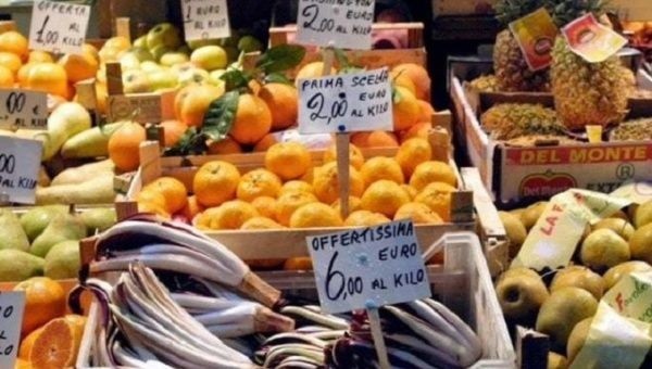 Prices in Italy rose last month less than any of the European Union's (EU) large economies. Eurostat, the EU's statistics agency, said prices rose in Italy by just 0.9 percent in April compared to a year prior. The equivalent rate for the 20-nation euro currency zone was 2.4 percent while in the EU as a whole it was 2.6 percent.