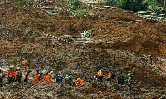  Indonesian rescuers resumed a search on Tuesday for 45 people still missing after a landslide at an illegal gold mine on Sulawesi island that killed at least 17 people, an official at the country's search and rescue agency said.