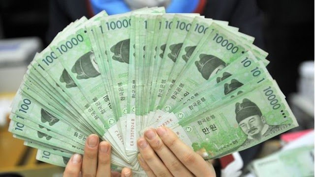 South Korea's labor ministry said Monday that it confirmed the raise of minimum wage for next year by 1.7 percent. The compulsory hourly minimum wage for 2025 was set at 10,030 won (7.39 USD), up 1.7 percent compared with this year's 9,860 won (7.26 dollars), according to the Ministry of Employment and Labor.