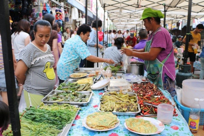 Thailand's consumer confidence fell for the fifth straight month in July, marking the lowest level in 11 months, due to mounting concerns over political uncertainty and slowing economic recovery, a survey showed on Tuesday.