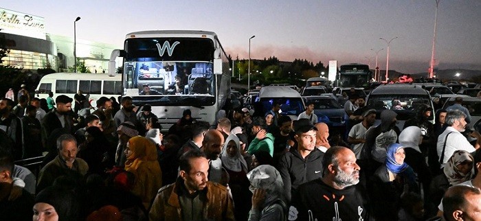 Nearly 17,700 people, including more than 13,800 Syrians and 3,800 Lebanese, crossed the Jdeidat Yabous border into the Damascus countryside of Syria on Wednesday, according to Alaa Al-Sheikh, a member of the Executive Office for the Transport Sector.