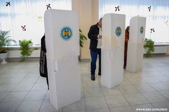 Moldova is set to hold a runoff presidential election on Nov. 3, as none of the candidates gained the required over 50 percent of the votes in the first round after almost all the votes were counted early Monday morning.