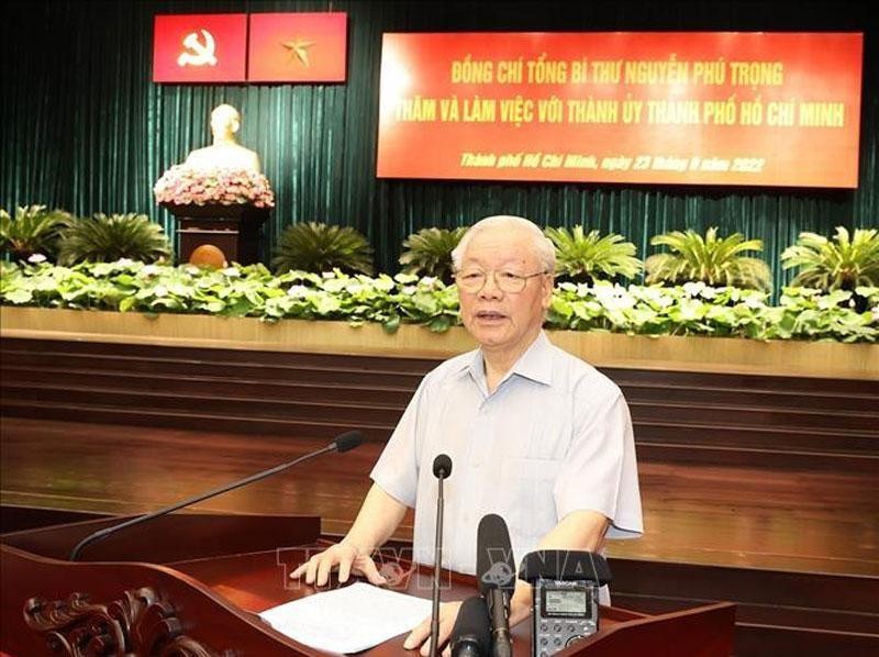 Party General Secretary Nguyen Phu Trong speaks at the session. (Photo: VNA)