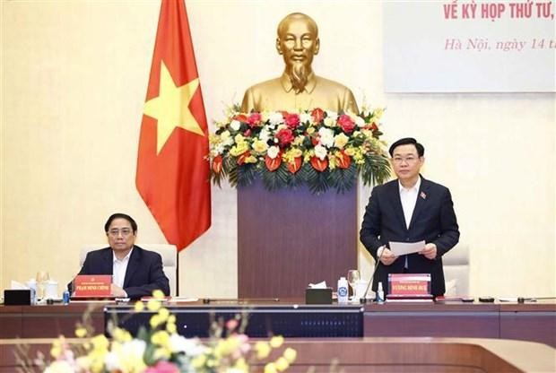 NA Chairman Vuong Dinh Hue speaks at the meeting. (Photo: VNA)