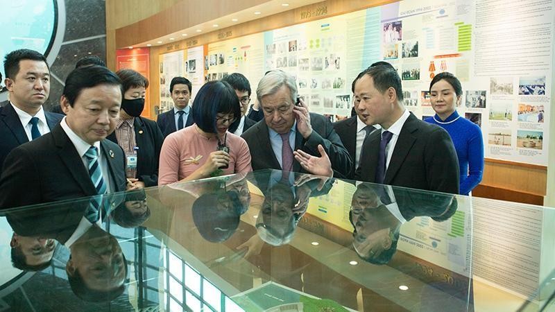 UN Secretary-General Antonio Guterres visits the Traditional House of the Vietnam Meteorological and Hydrological Administration. (Photo: VNMHA)