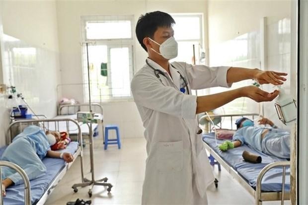Treatment for severe COVID-19 patients at Thanh Hoa Lung Hospital.(Photo: VNA)