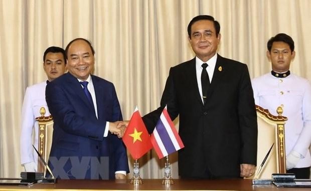 President Nguyen Xuan Phuc (L) and Thai Prime Minister Prayut Chan-o-cha (File photo of VNA)