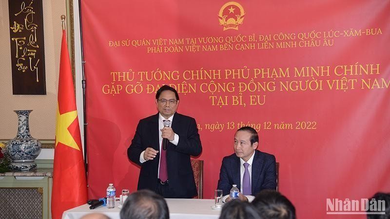 PM Pham Minh Chinh speaks at the meeting.