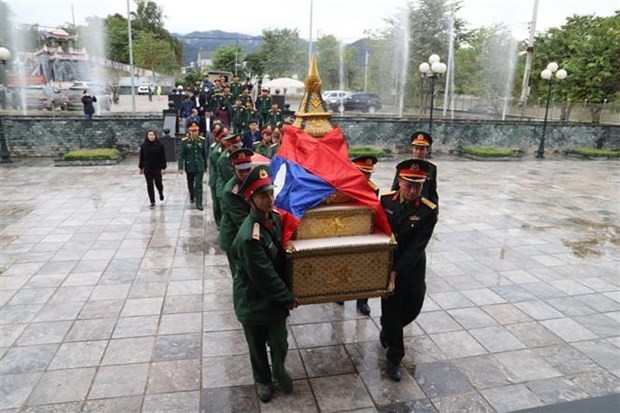 Remains of Vietnamese soldiers and experts who laid down their lives in Laos repatriated (Photo: VNA)