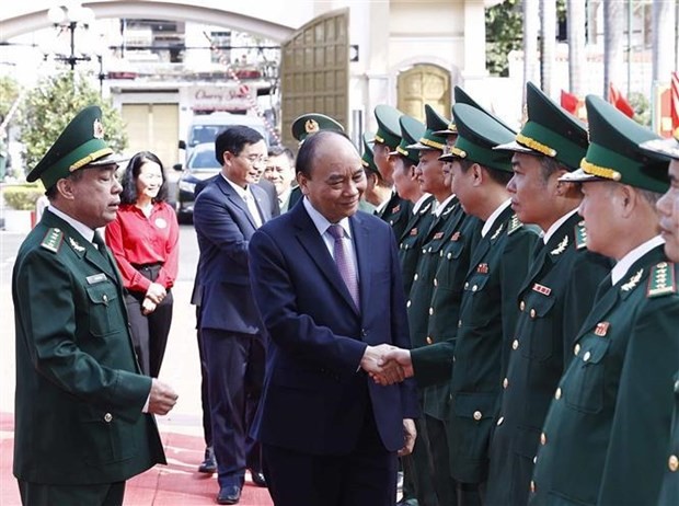 President Nguyen Xuan Phuc visits Dak Lak border guard force ahead of Tet. (Photo: VNA)