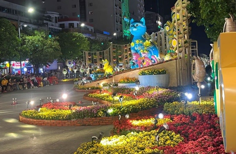 The 600m flower street features 88 varieties of flowers, and nearly 106,000 pots and flower baskets of all kinds.