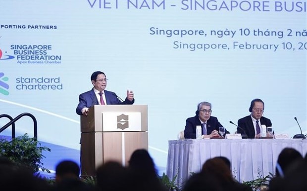 Prime Minister Pham Minh Chinh speaks at the Vietnam – Singapore business forum. (Photo: VNA)