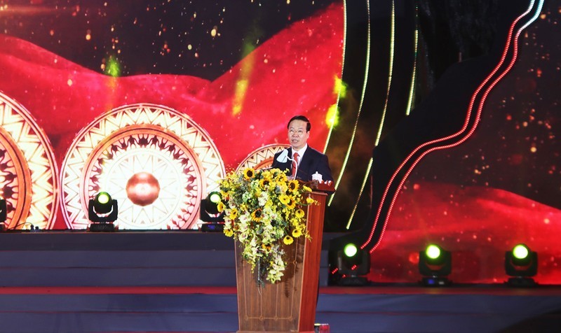 Politburo member and Permanent member of the PCC's Secretariat Vo Van Thuong speaks at the ceremony.