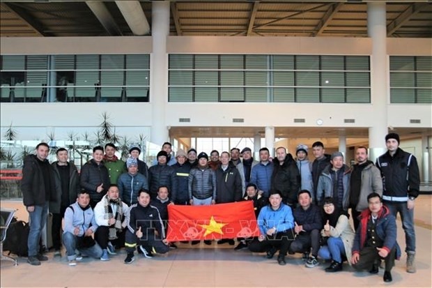 The 24-member team of Ministry of Public Security take a photo with staff of the Vietnamese Embassy in Turkey and volunteers (Photo: VNA)
