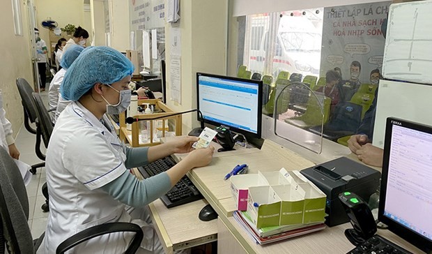 Nearly 12,270 medical units, accounting for 96% of the total across the country, have accepted the chip-based ID cards which are integrated with health insurance cards for their services.(Photo: VNA)