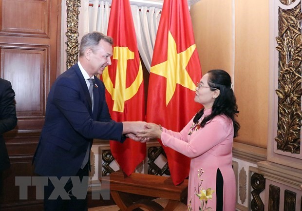 Nguyen Thi Le (R), Vice Secretary of the Ho Chi Minh City Party Committee and Chairwoman of the municipal People’s Council, and First Deputy Speaker of the Russian Federal Assembly’s Federation Council Andrey Yatskin (Photo: VNA)