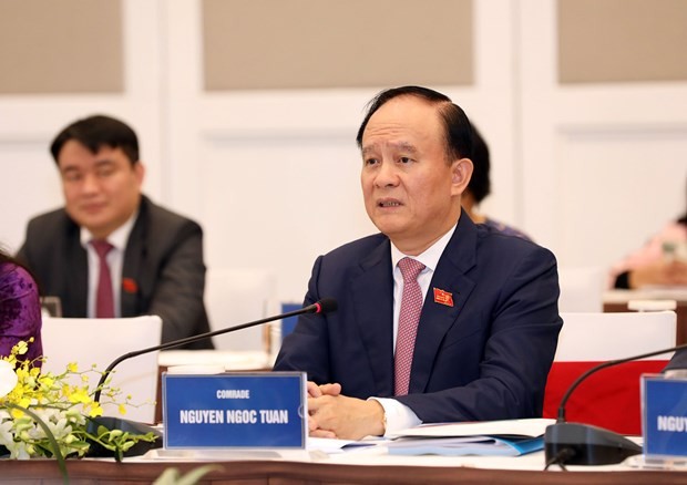 Chairman of the Hanoi People’s Council Nguyen Ngoc Tuan speaks at the meeting on February 27. (Photo: hanoimoi.com.vn)