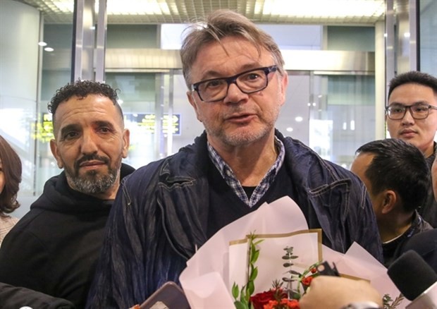 Philippe Troussier arrives in Hanoi on February 26. (Photos of VFF)