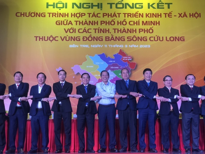 Ho Chi Minh City and 13 provinces and cities in the Mekong Delta signed a cooperative agreement at the conference.