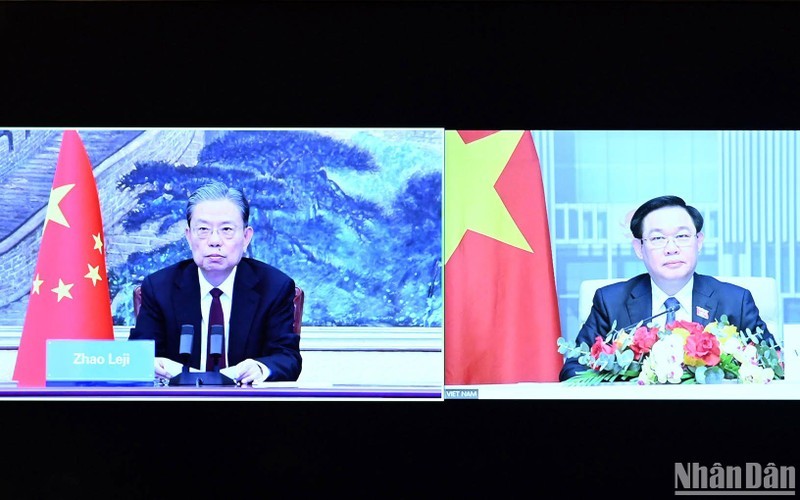 Chairman of the National Assembly Vuong Dinh Hue holds online talks with Chairman of the Standing Committee of the National People's Congress (NPC) of China Zhao Leji. (Photo: NDO) 