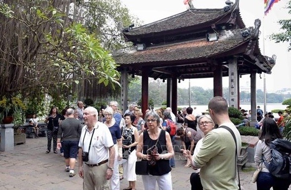 Foreign tourists visit Hanoi's Ngoc Son Temple. (Photo: VNA)
