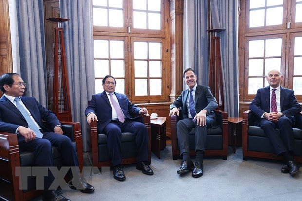 Prime Minister Pham Minh Chinh meets Dutch Prime Minister Mark Rutte during the Vietnamese leader's official visit to the Netherlands on December 12, 2022 (Photo: VNA)