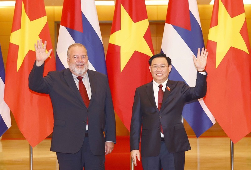 NA Chairman Vuong Dinh Hue (R) meets with Cuban Prime Minister Manuel Marrero Cruz during the latter's official visit to Vietnam in September 2022. (Photo: VNA)