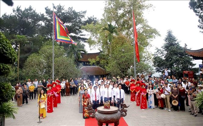 The ceremony aims to commemorate the legendary ancestors of Vietnam, Father Lac Long Quan and Mother Au Co. (Photo: VNA)