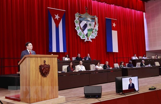 NA Chairman Vuong Dinh Hue delivers a speech at the special session of the NA of People's Power of Cuba in Havana on April 19 afternoon (local time). (Photo: VNA)