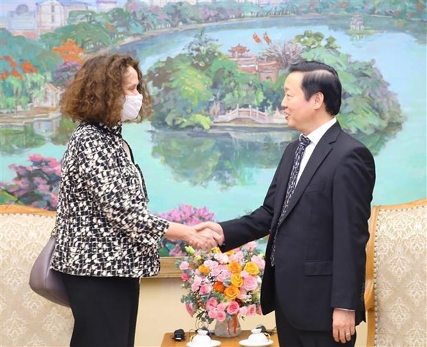 Deputy Prime Minister Tran Hong Ha (R) and World Bank (WB) Country Director for Vietnam Carolyn Turk in Hanoi on April 26 (Photo: VNA)