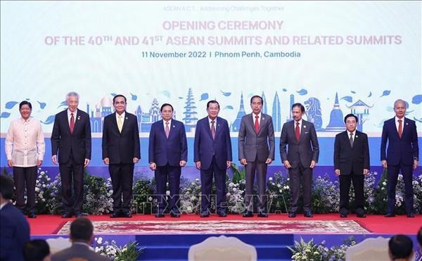 ASEAN leaders at the 40th and 41st ASEAN Summits and Related Summits (Photo: VNA)
