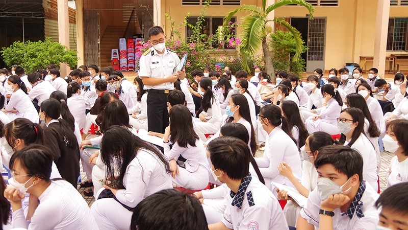 The event attracted the participation of a large number of students and people. (Photo: Quang Tien)