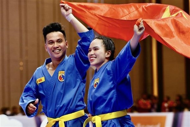 Nguyen Thi Hoai Nuong and Nguyen Hoang Du earn one gold for Vietnam in the women’s self-defence event of Vovinam (Photo: VNA)