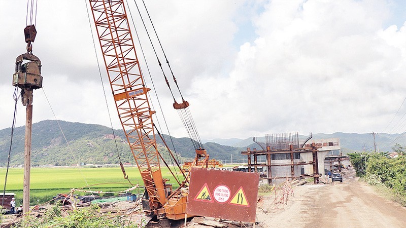 Construction of a connection road from Hoa Tam Industrial Park (South Phu Yen Economic Zone) with National Highway 1 to the north-south expressway