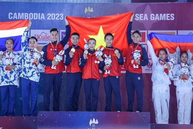 Vietnamese aerobic athletes win gold at group (5) event (Photo: VNA)