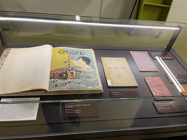 Some old Vietnamese publications in romanised script on display in Paris (Photo: VNA)