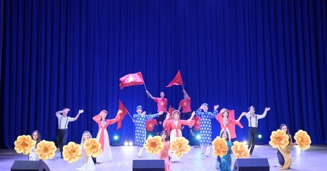 A performance by Vietnamese students at the festival (Photo: VNA)