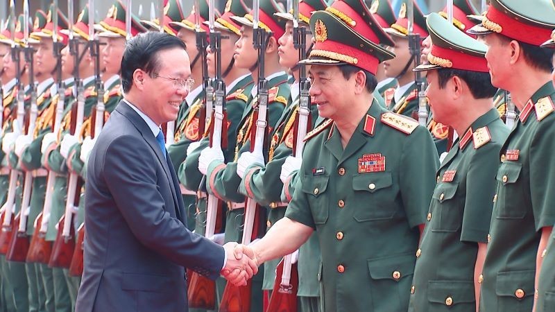 President Vo Van Thuong meets officers and soldiers of the SAR Administration under the General Staff of the VPA.