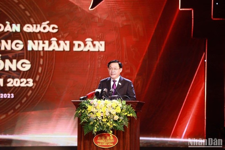 NA Chairman Vuong Dinh Hue speaks at the ceremony.